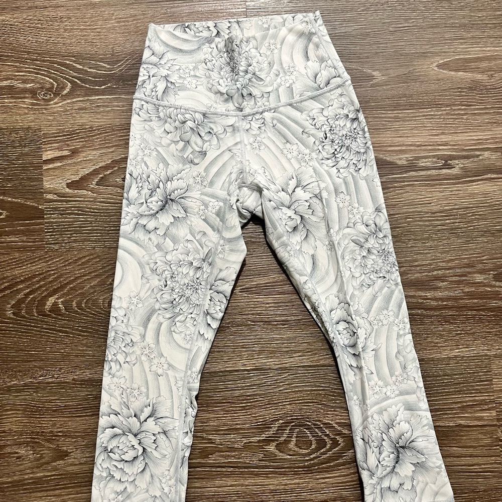 Grey lululemon leggings